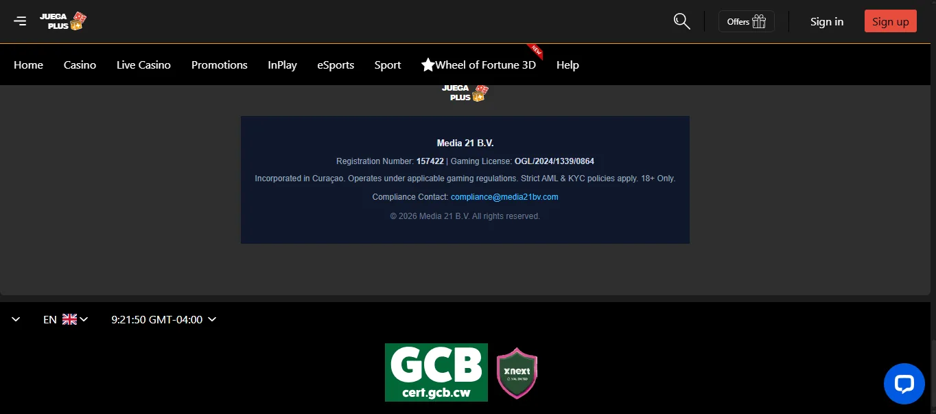 Juega Plus footer with Curacao licensing and providers